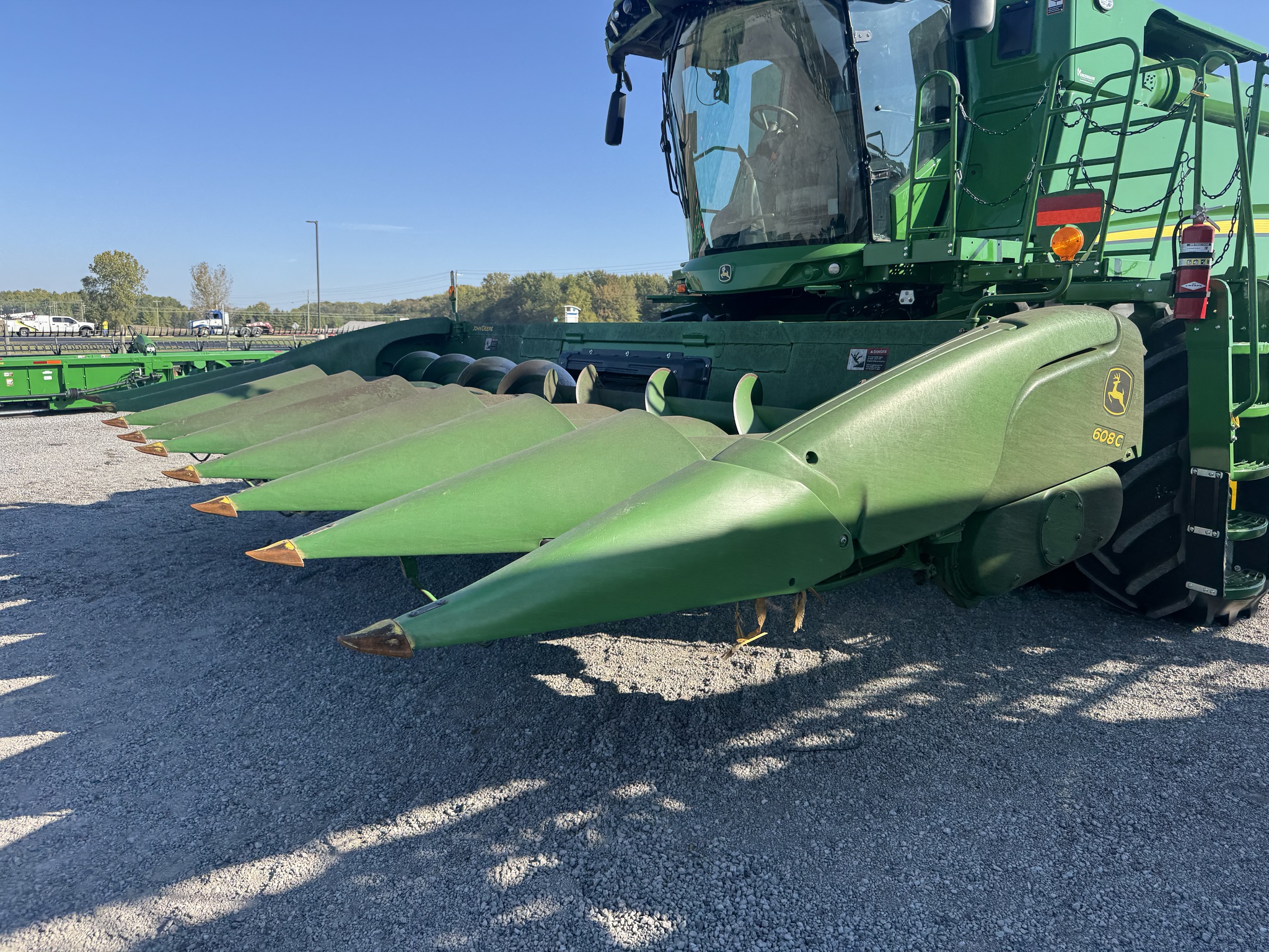 2011 John Deere 608C Image 1