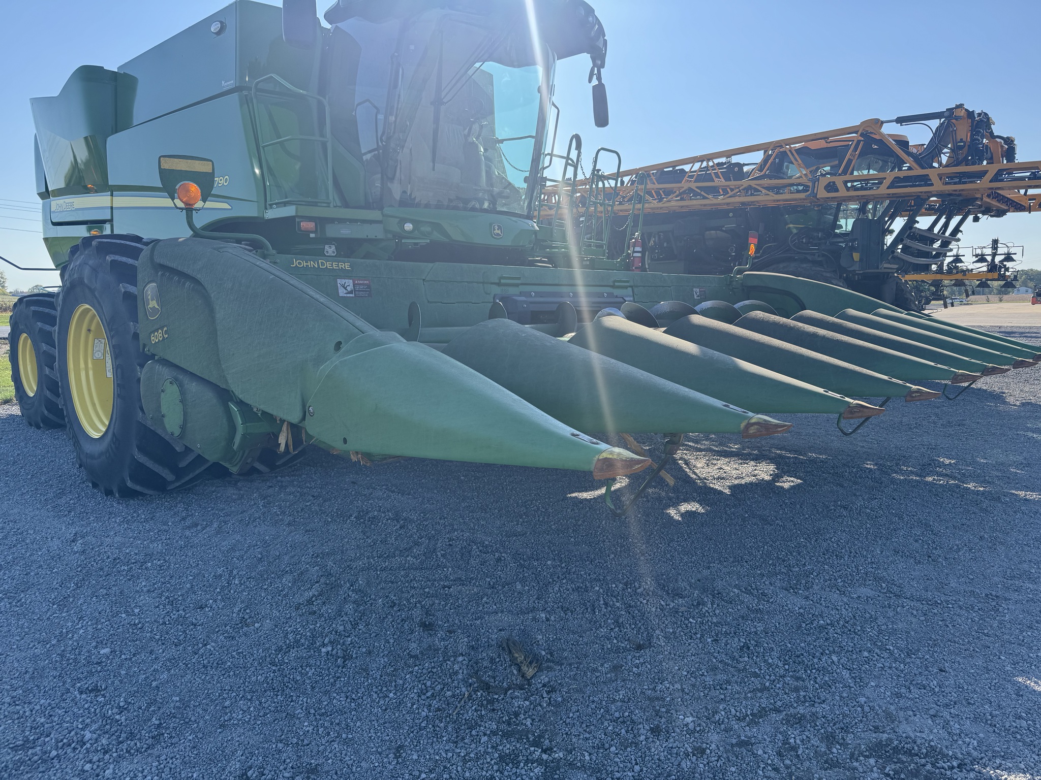 2011 John Deere 608C Image 2