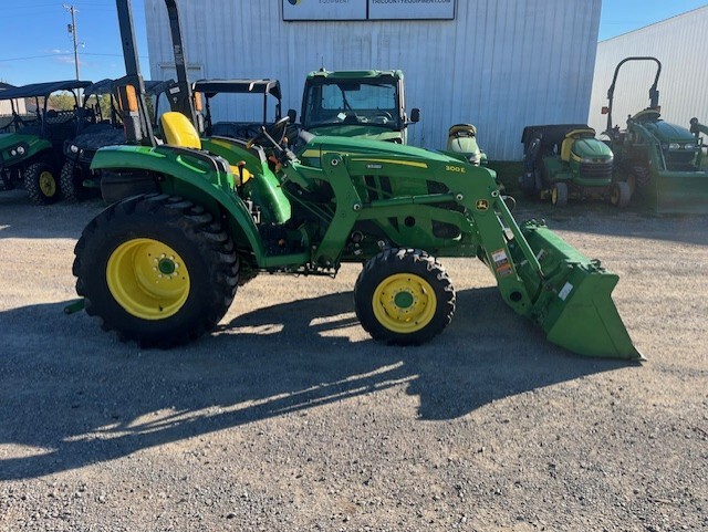 2021 John Deere 3043D Image 1