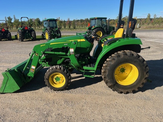 2021 John Deere 3043D Image 2
