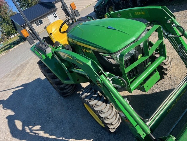 2021 John Deere 3043D Image 6