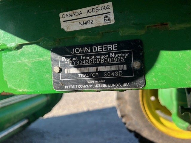 2021 John Deere 3043D Image 9