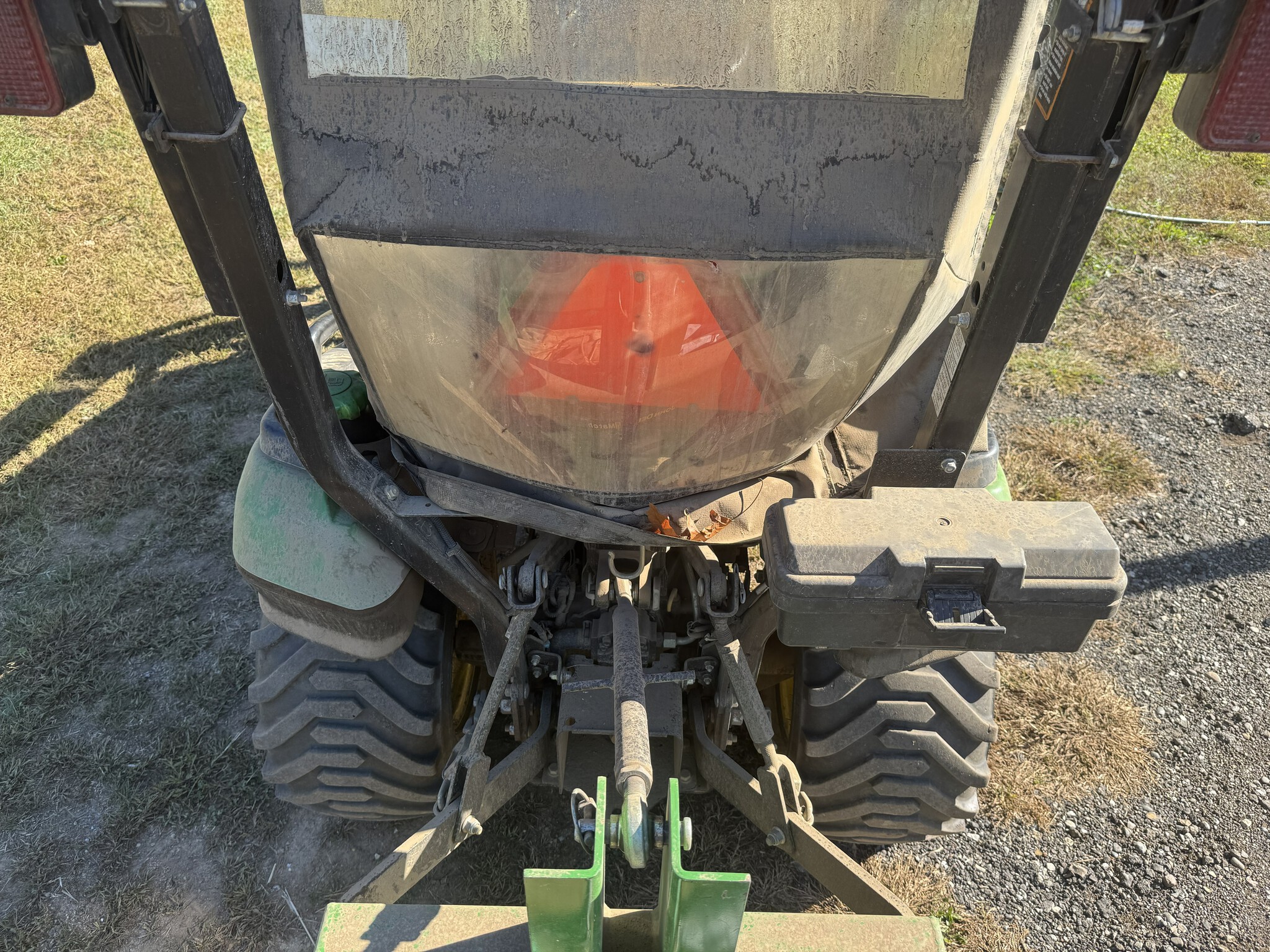 2014 John Deere 1025R Image 2