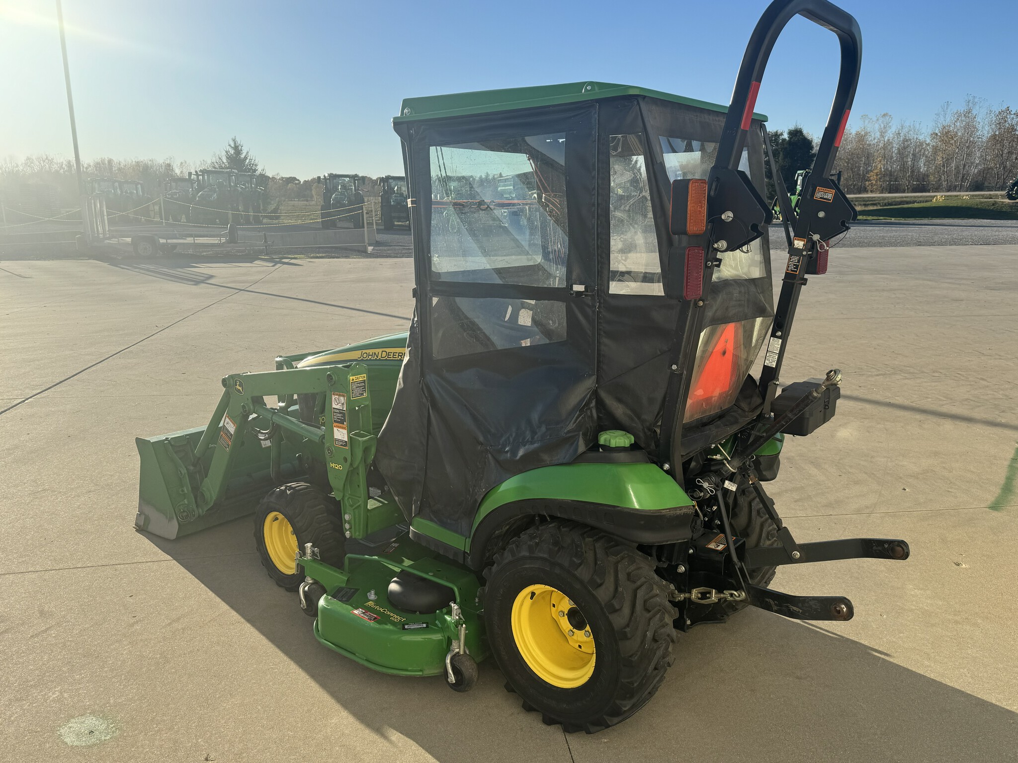 2014 John Deere 1025R Image 6