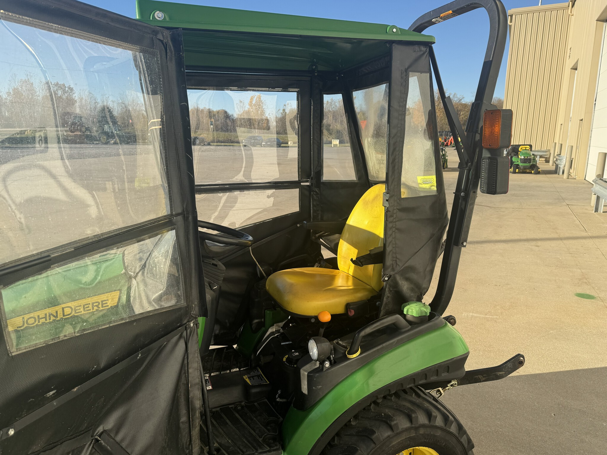 2014 John Deere 1025R Image 9
