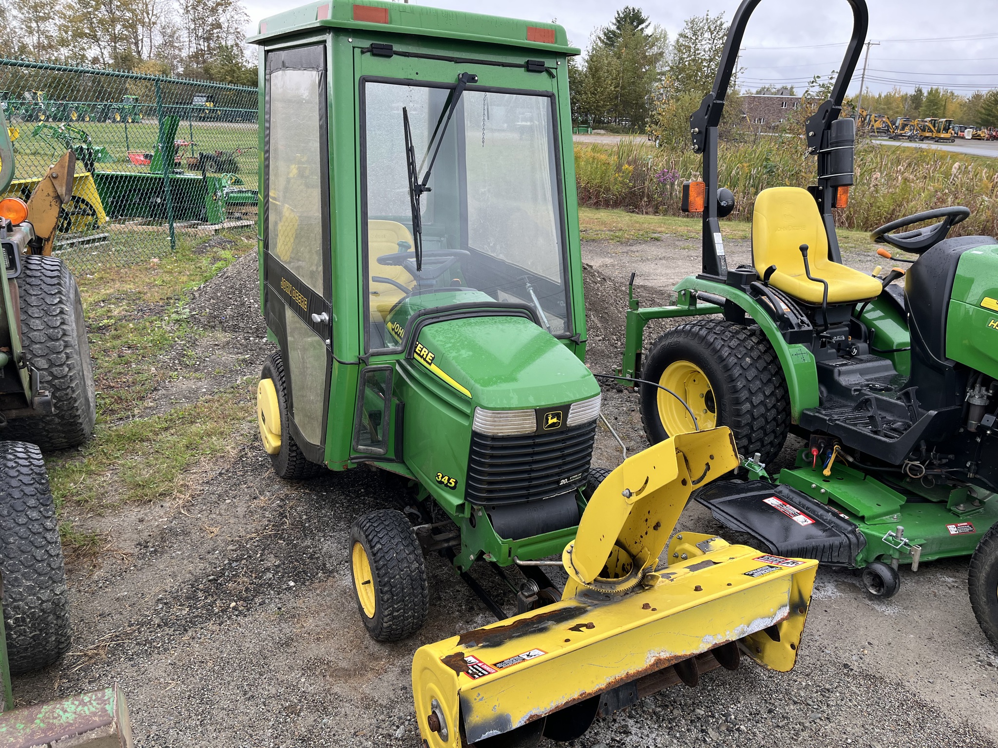 1998 John Deere 345 Image 9