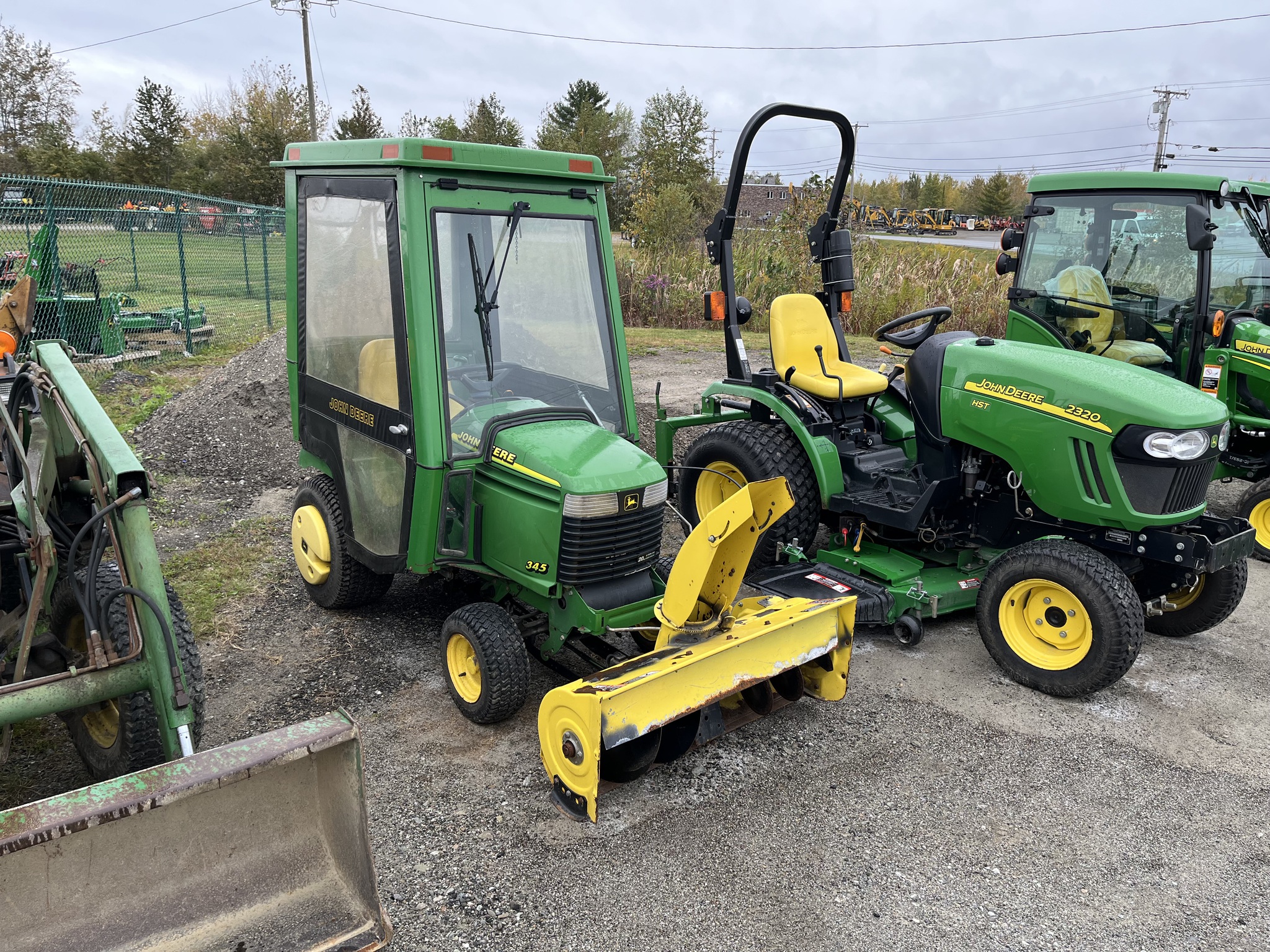 1998 John Deere 345 Image 2