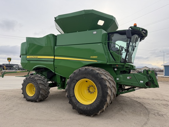  John Deere S680
