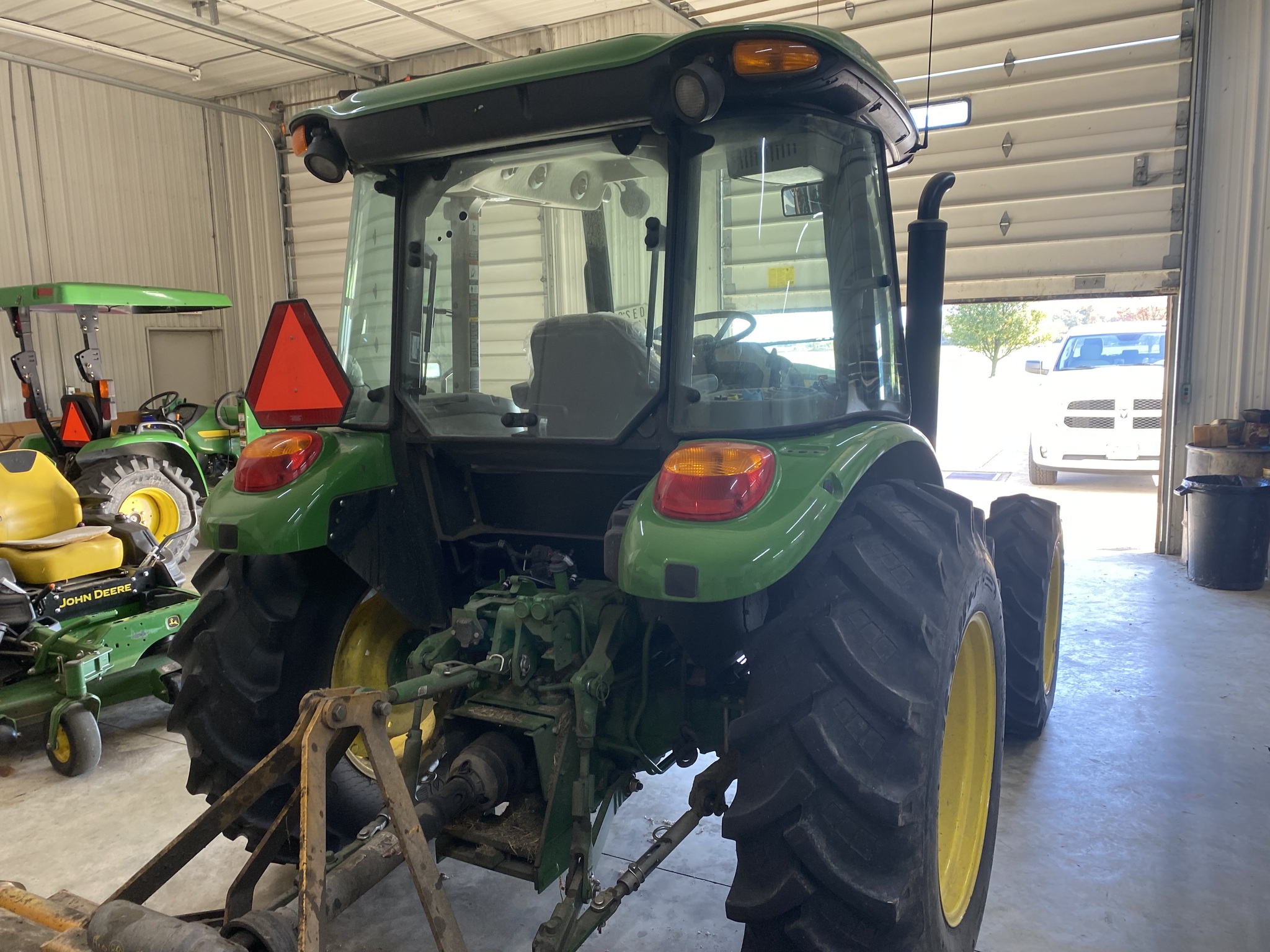 2023 John Deere 5075E Image 5