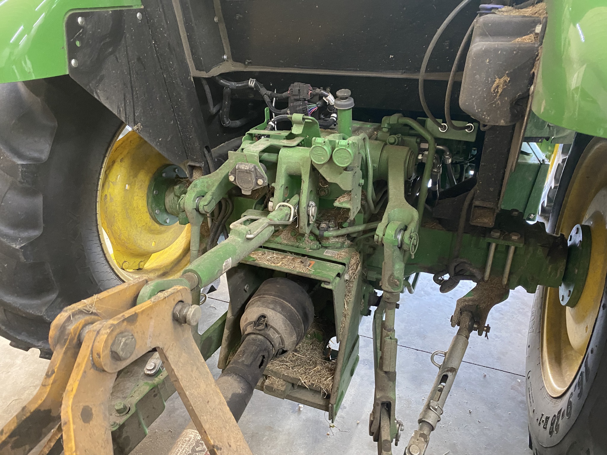 2023 John Deere 5075E Image 6