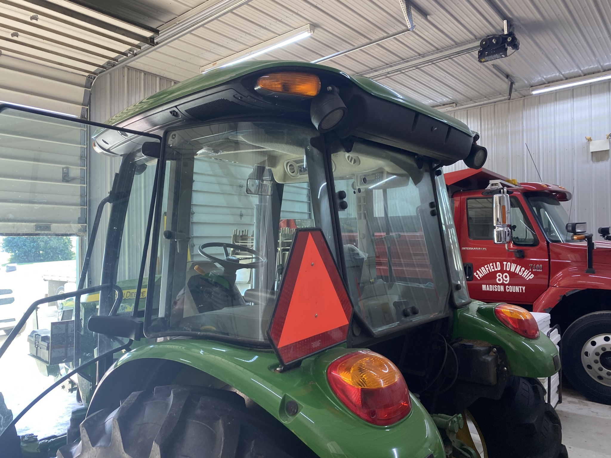 2023 John Deere 5075E Image 7