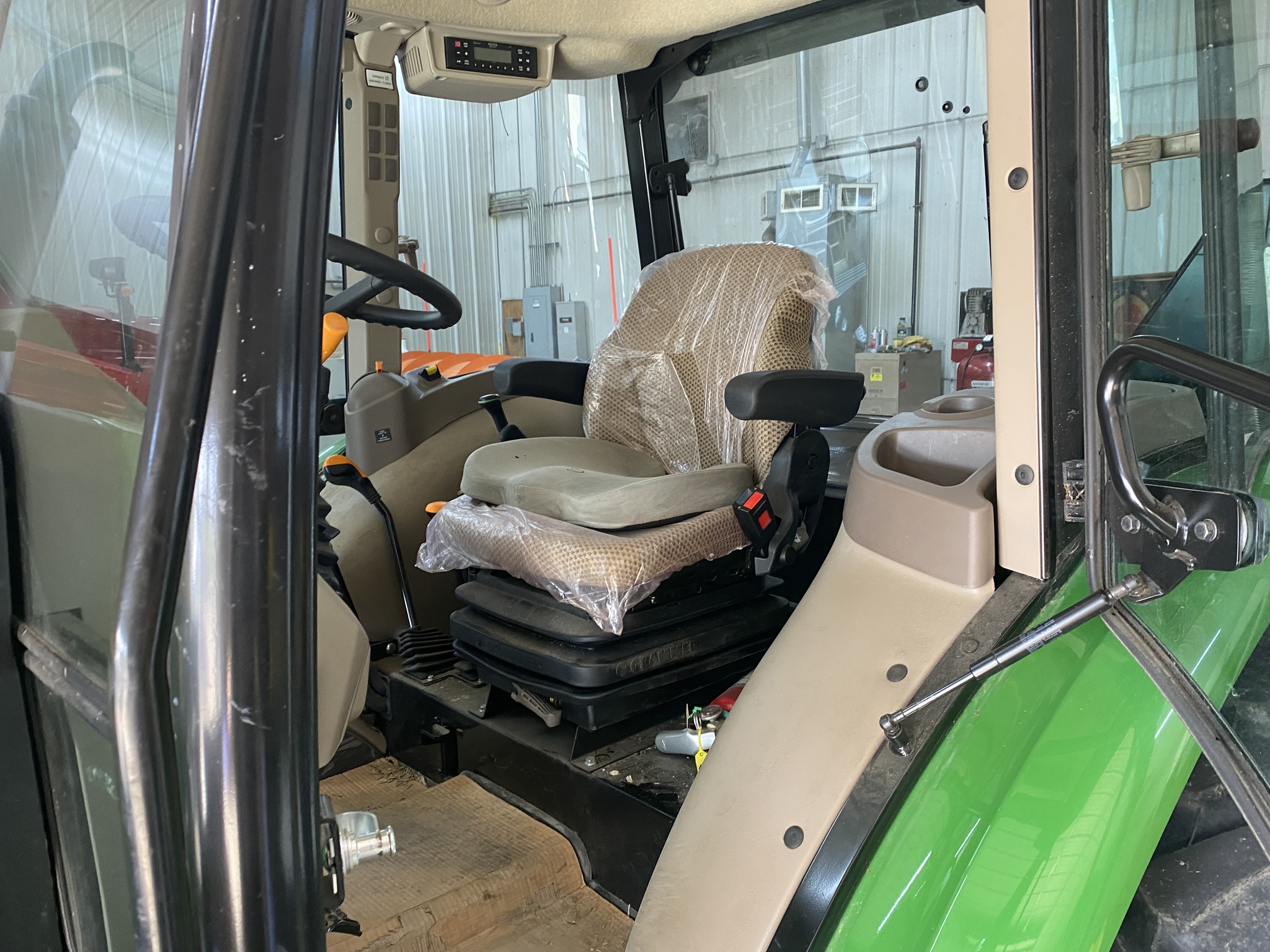 2023 John Deere 5075E Image 8