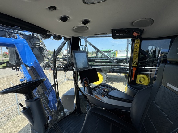 Used 2023 New Holland SP.370F Self Propelled Sprayers at Horizon Ag & Turf in Lloydminster, AB - Photo12
