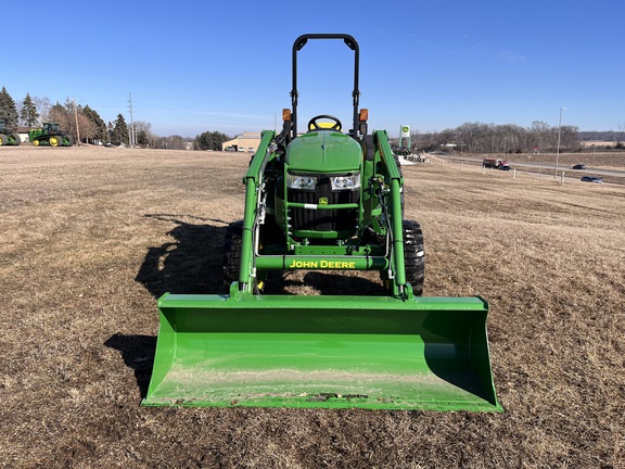 2025 John Deere 4044M - Photo3
