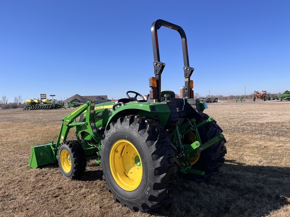 2025 John Deere 4044M - Photo8