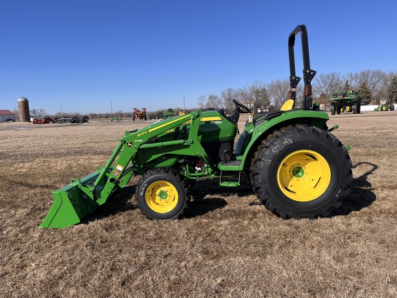 2025 John Deere 4044M - Photo9