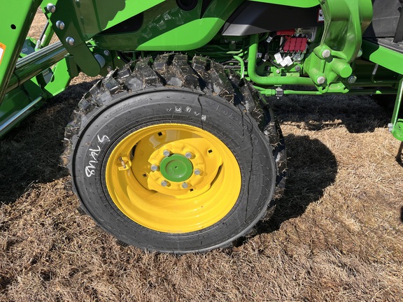2025 John Deere 4044M - Photo10