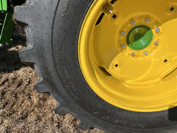 2025 John Deere 4044M - Photo18