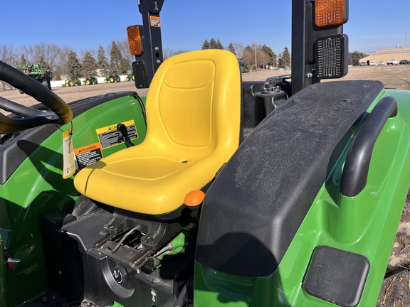 2025 John Deere 4044M - Photo27