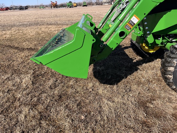 2025 John Deere 4044M - Photo31