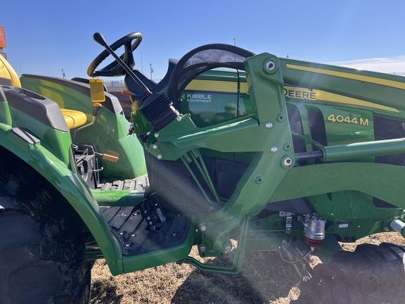 2025 John Deere 4044M - Photo36