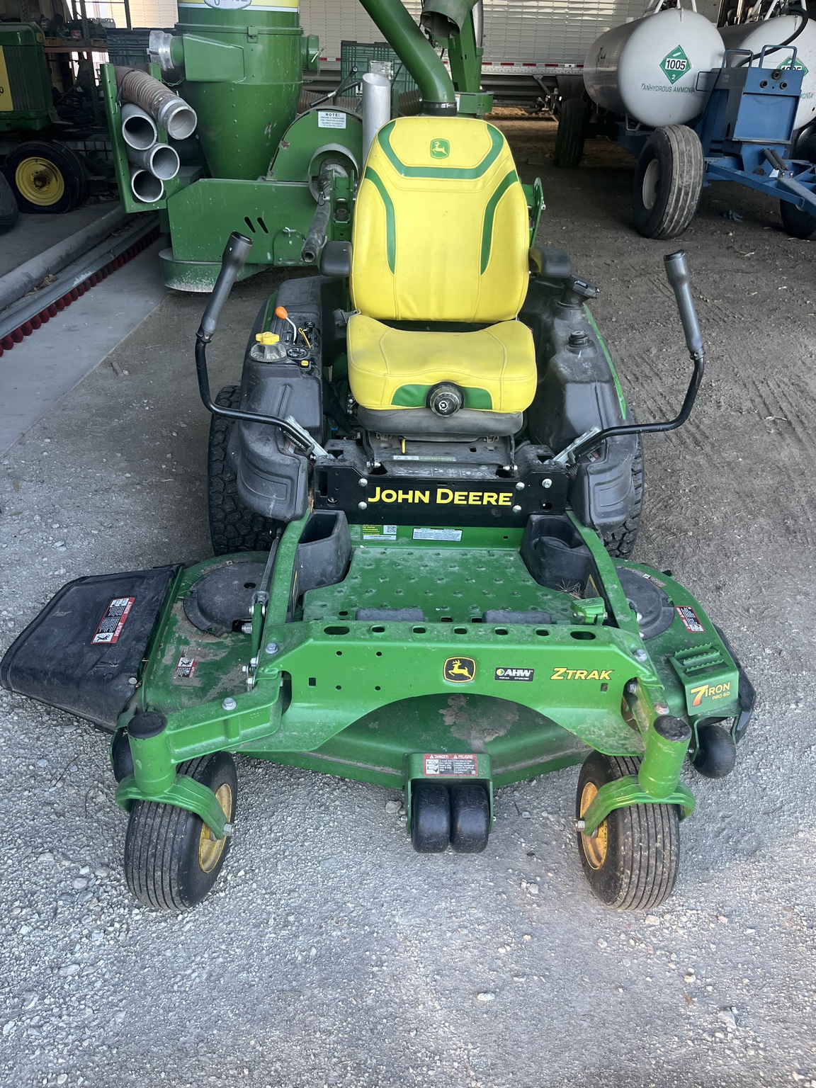 2023 John Deere Z950R Image 1