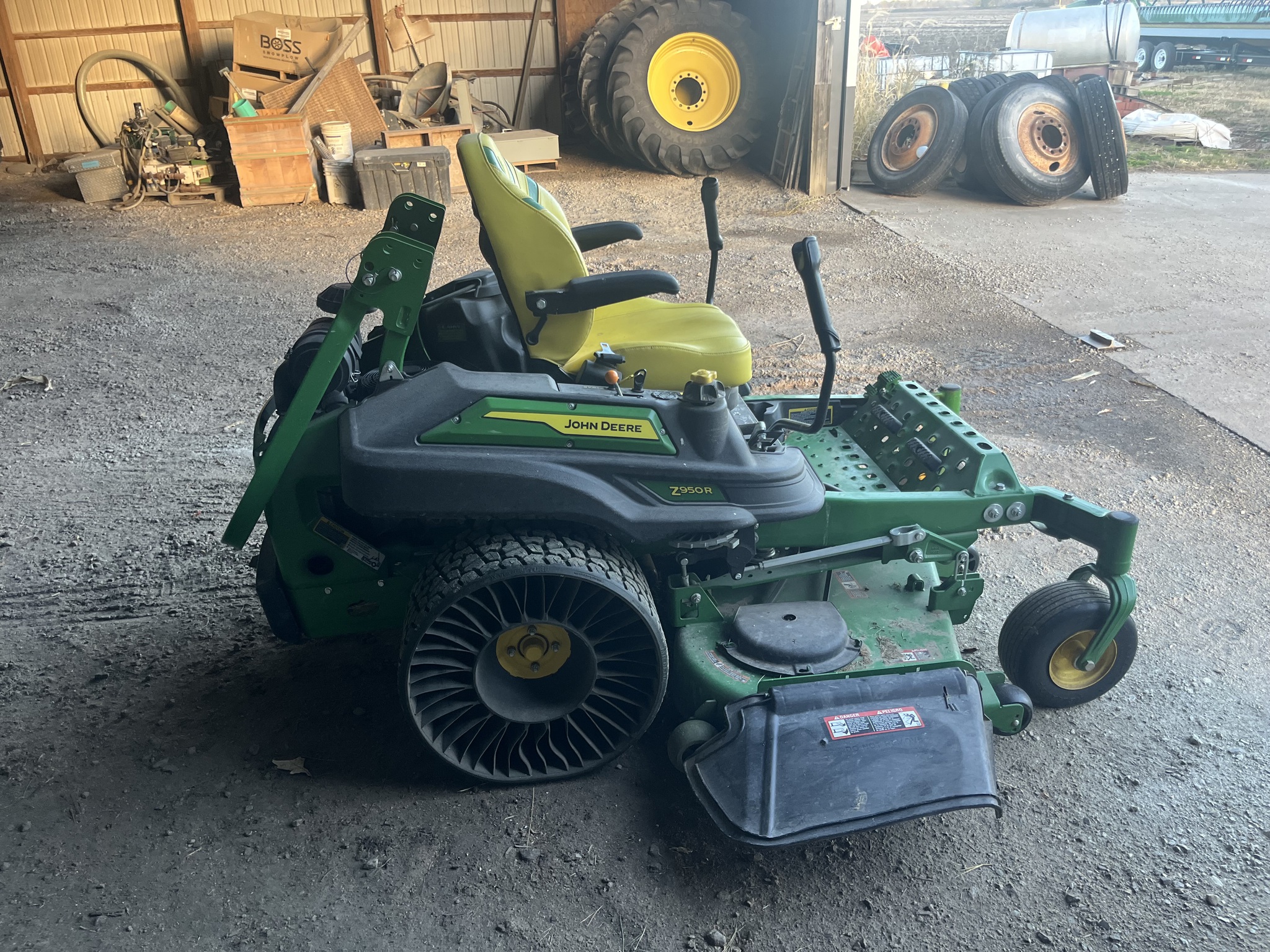 2023 John Deere Z950R Image 5