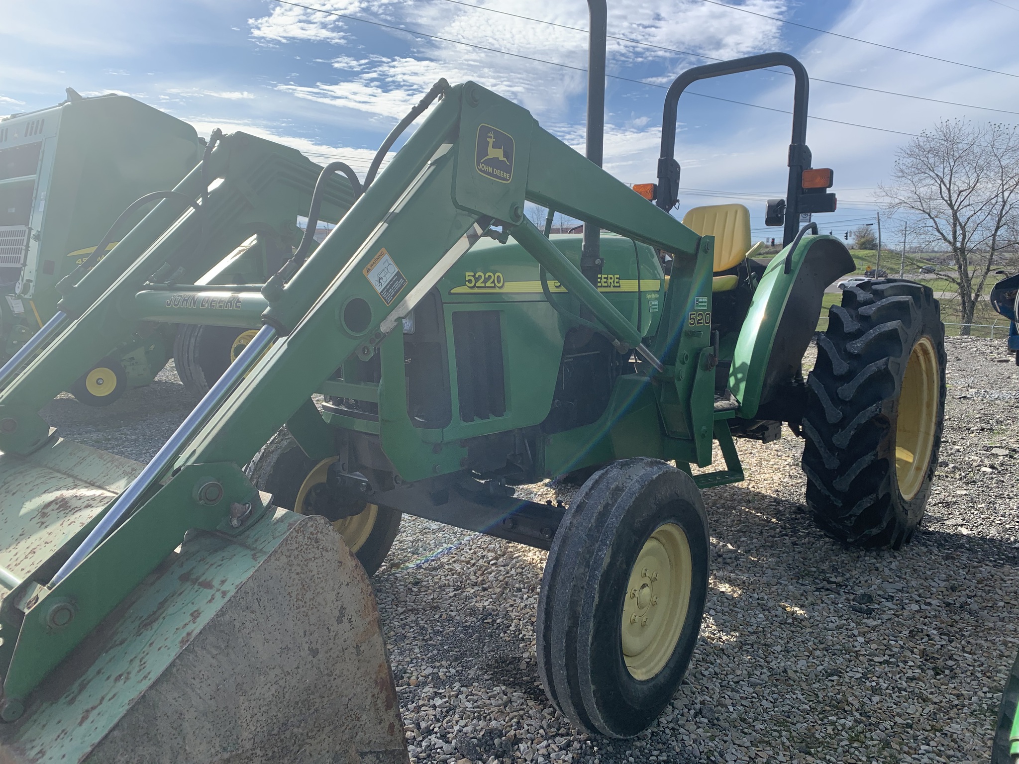 2002 John Deere 5220 Image 2