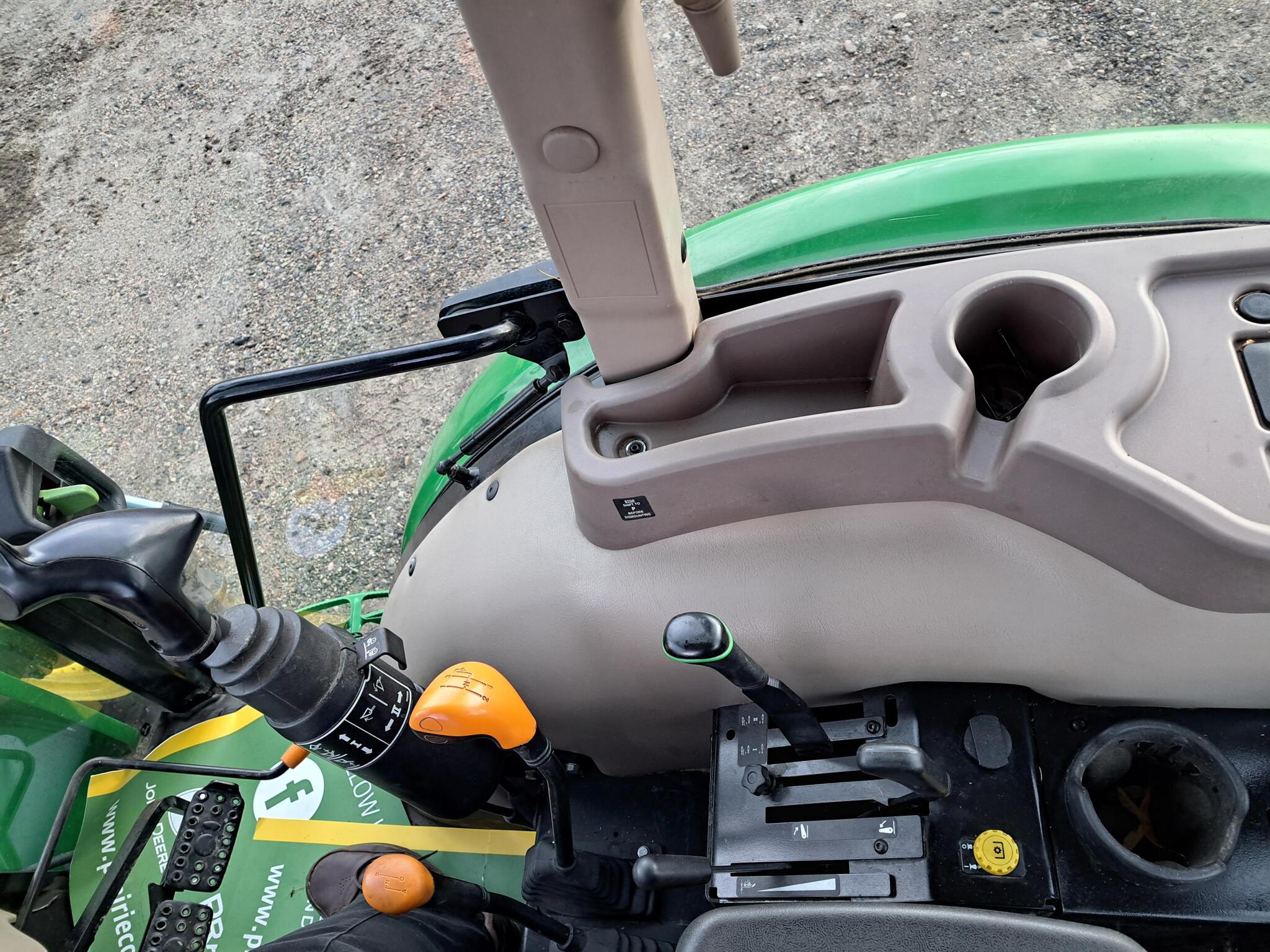 2014 John Deere 5055E Image 3