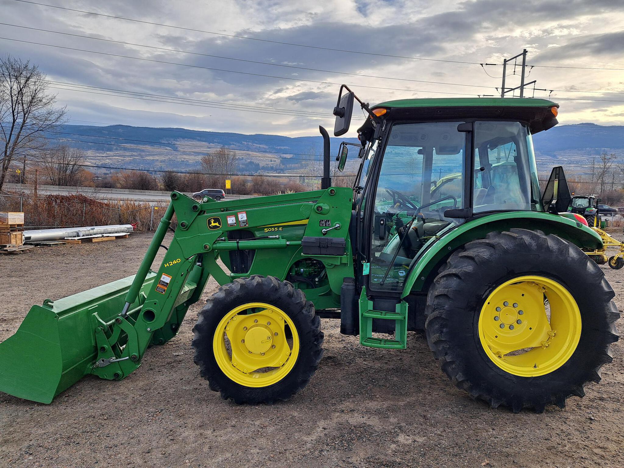2014 John Deere 5055E Image 2
