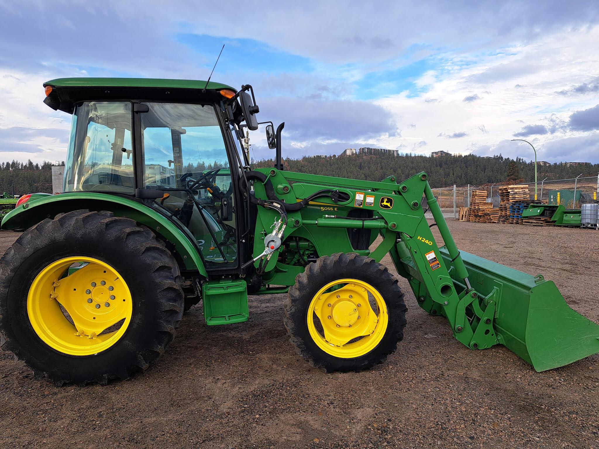 2014 John Deere 5055E Image 1