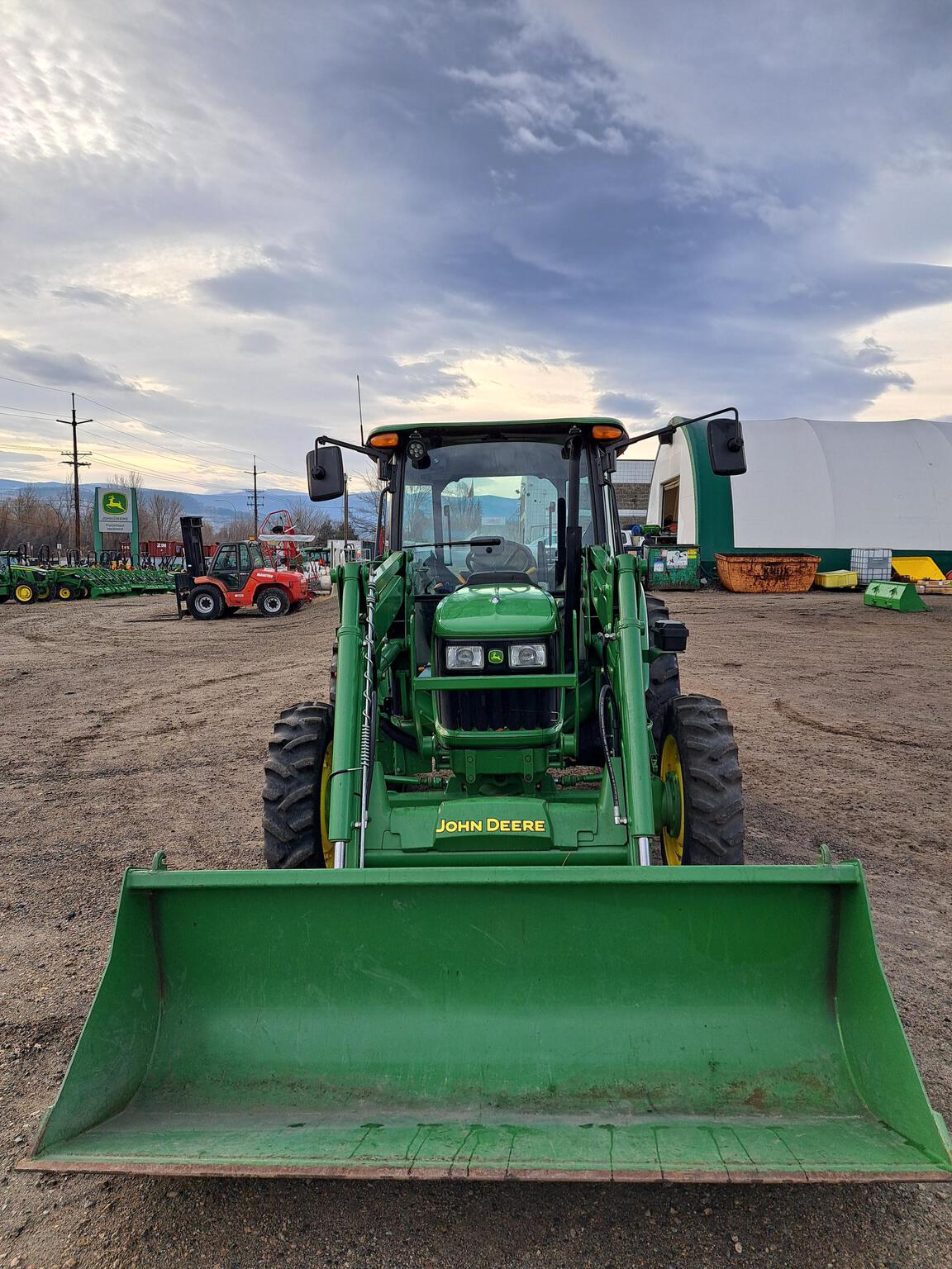 2014 John Deere 5055E Image 4