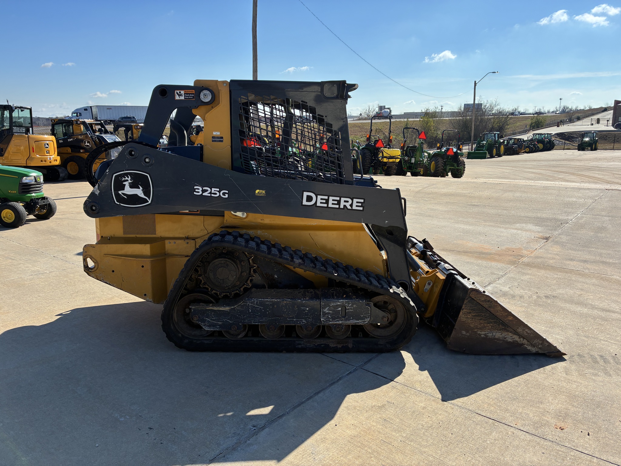 2020 John Deere 325G Image 6