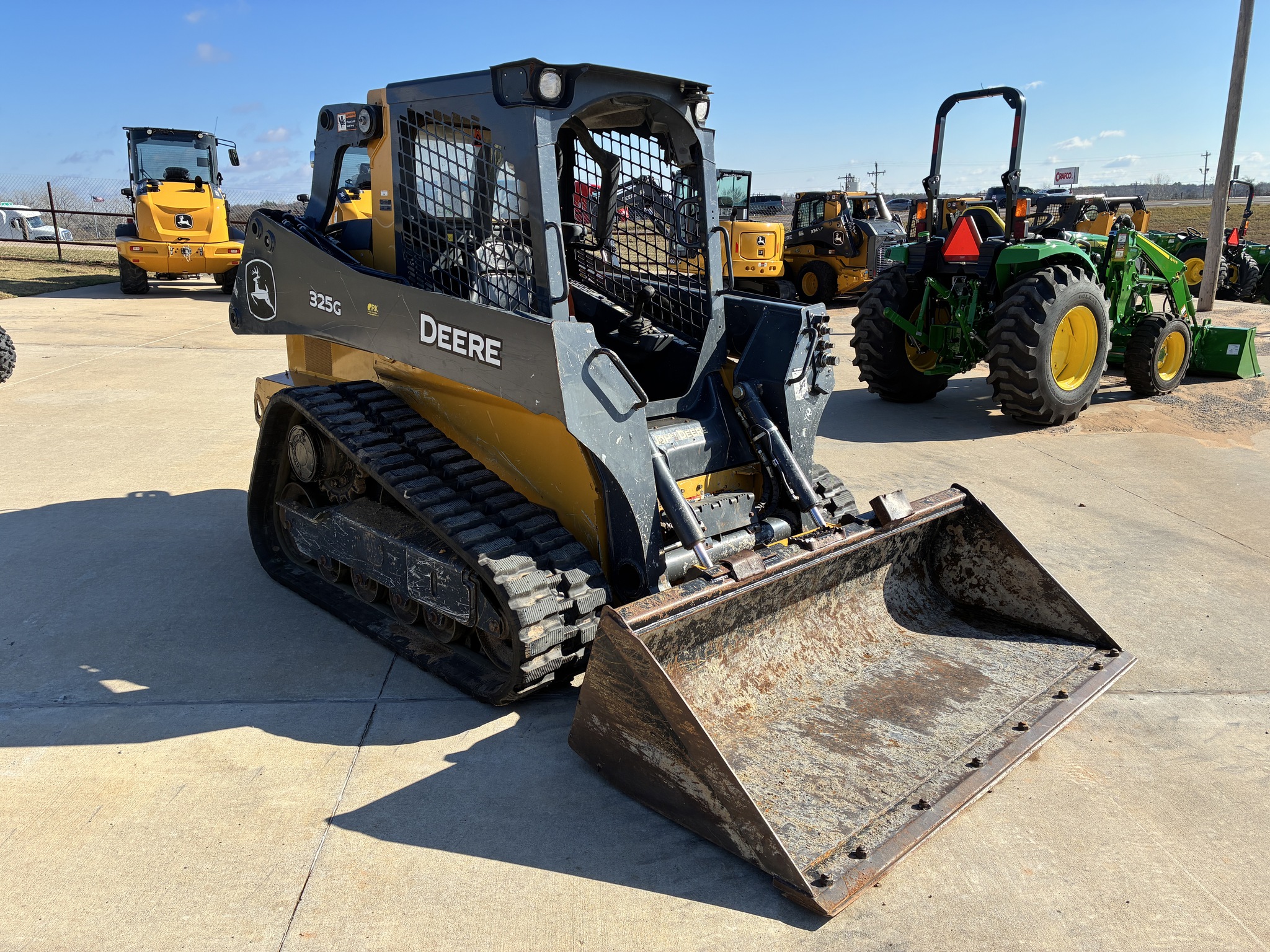 2020 John Deere 325G Image 7