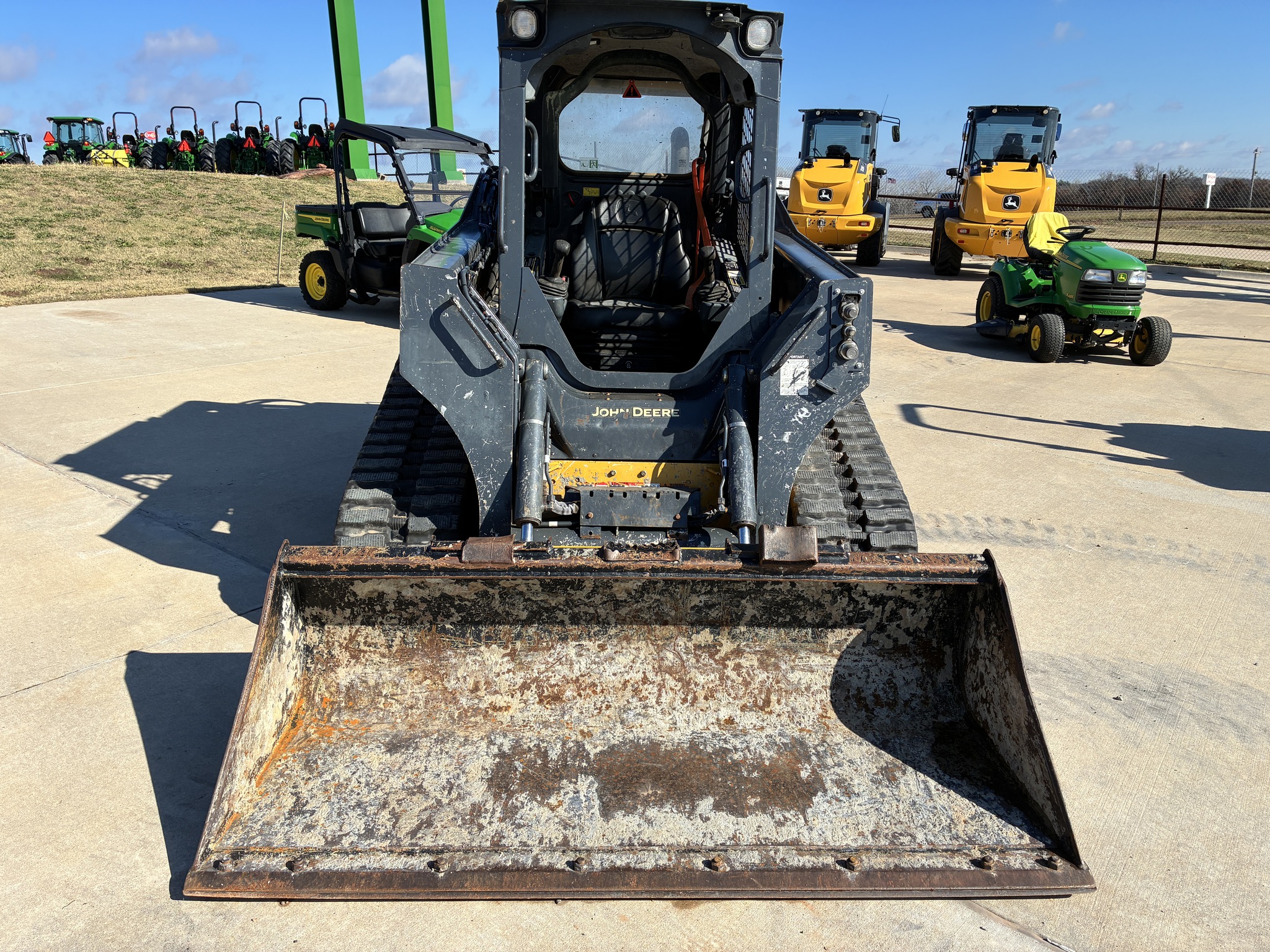 2020 John Deere 325G Image 8