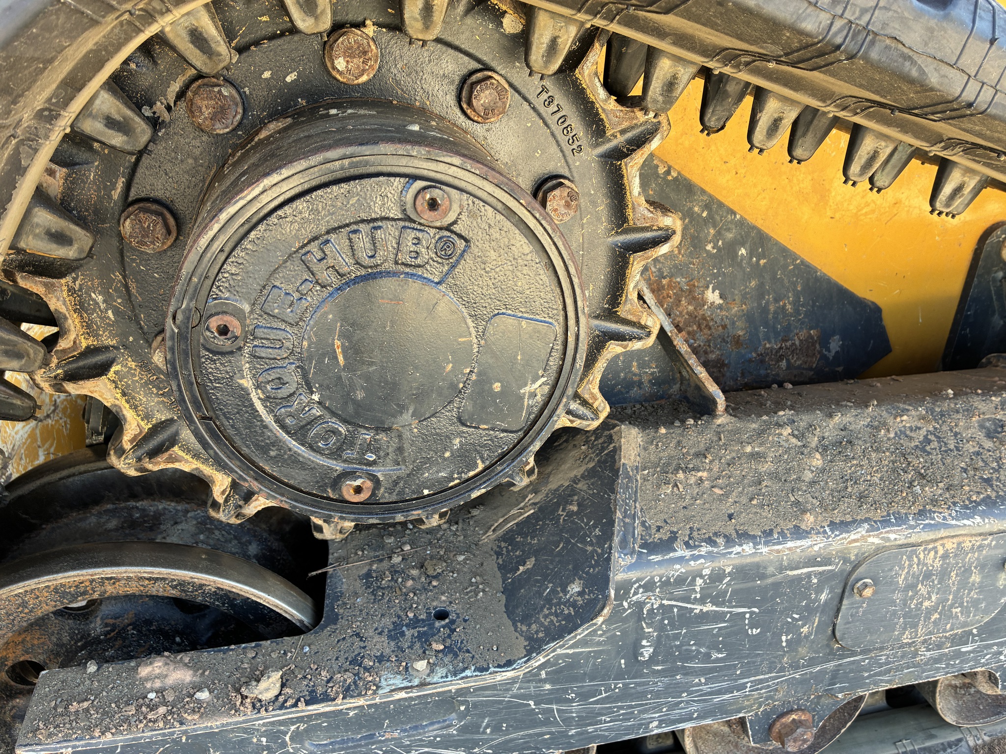 2020 John Deere 325G Image 13