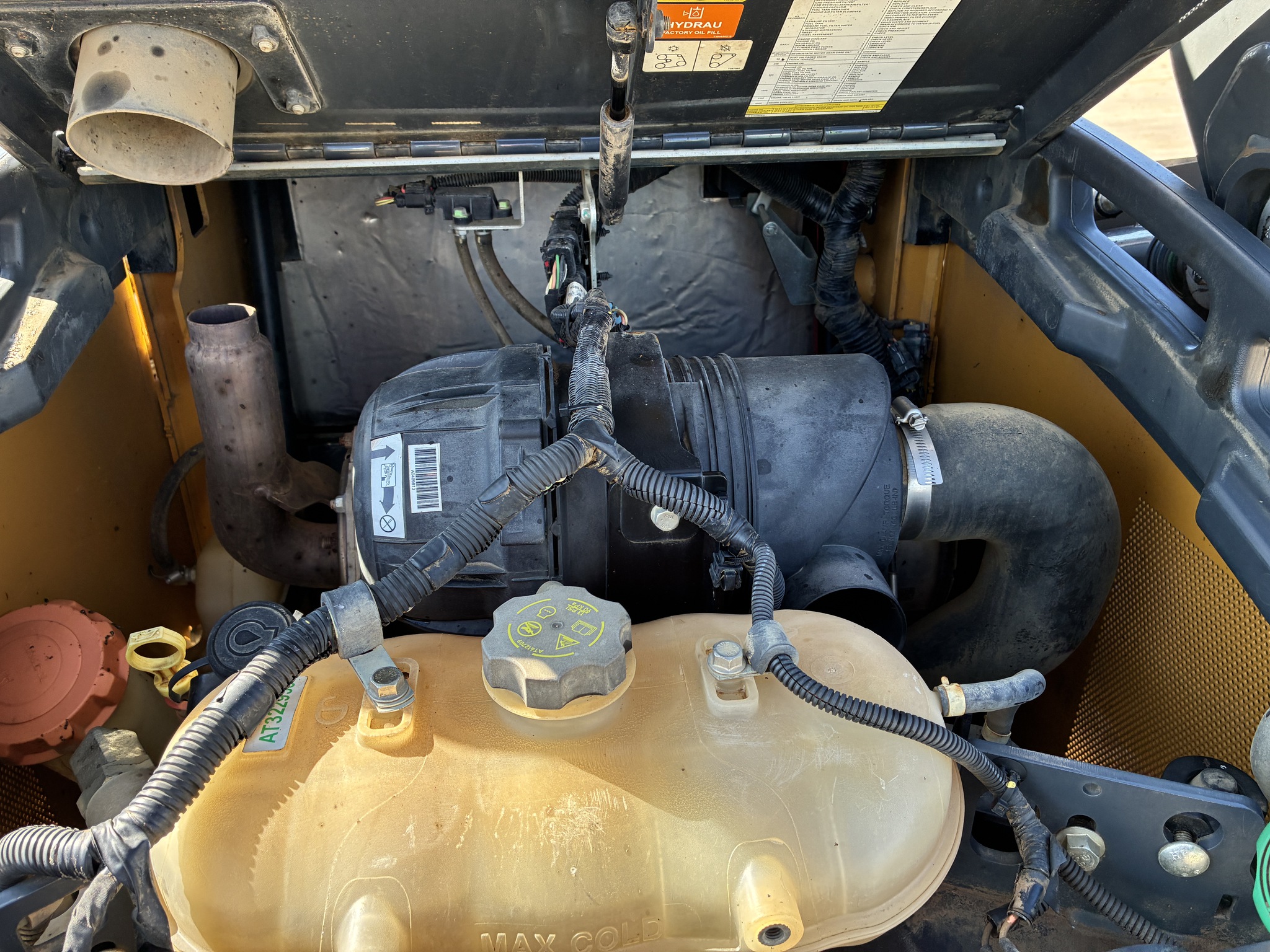 2020 John Deere 325G Image 15