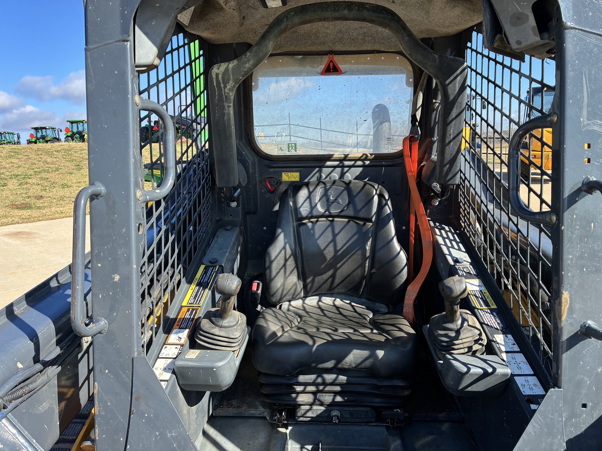 2020 John Deere 325G Image 16