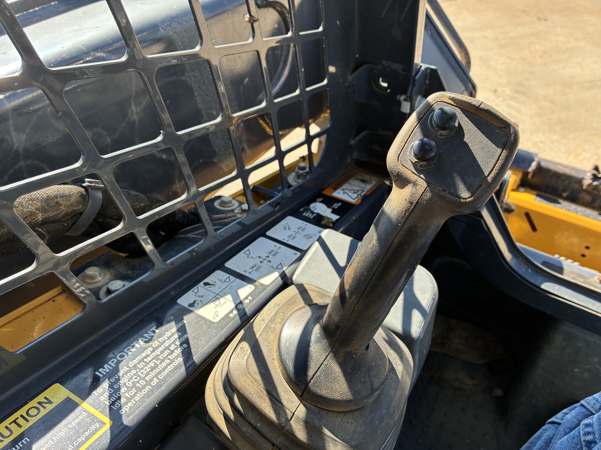 2020 John Deere 325G Image 19