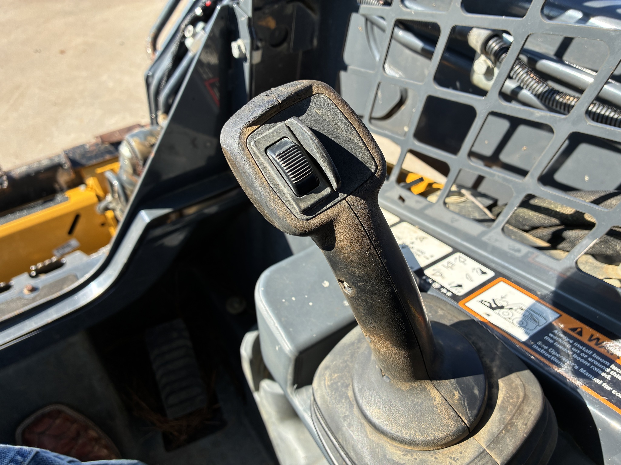 2020 John Deere 325G Image 20