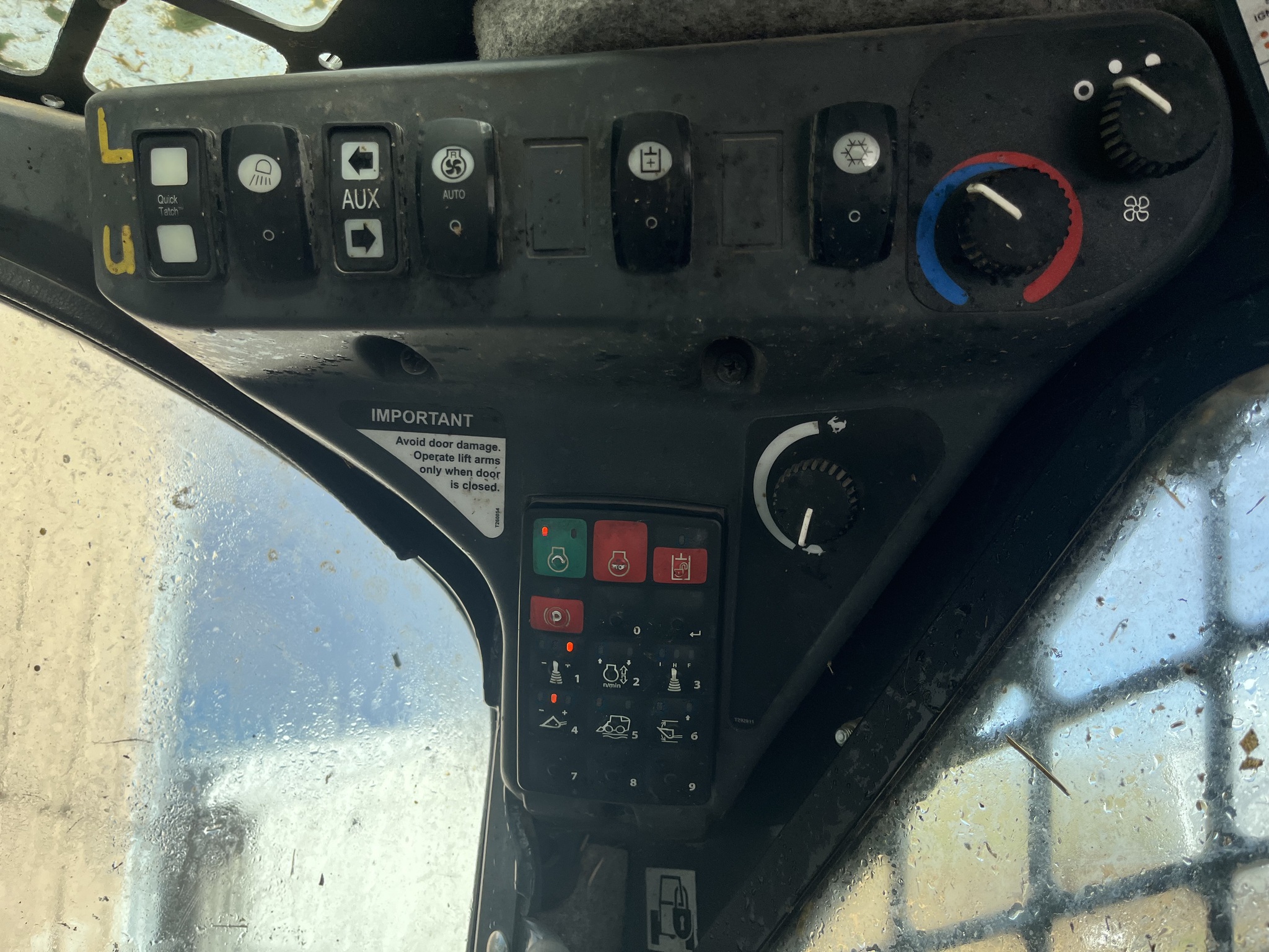  2022 John Deere 330G at Heritage Tractor in Seneca, KS