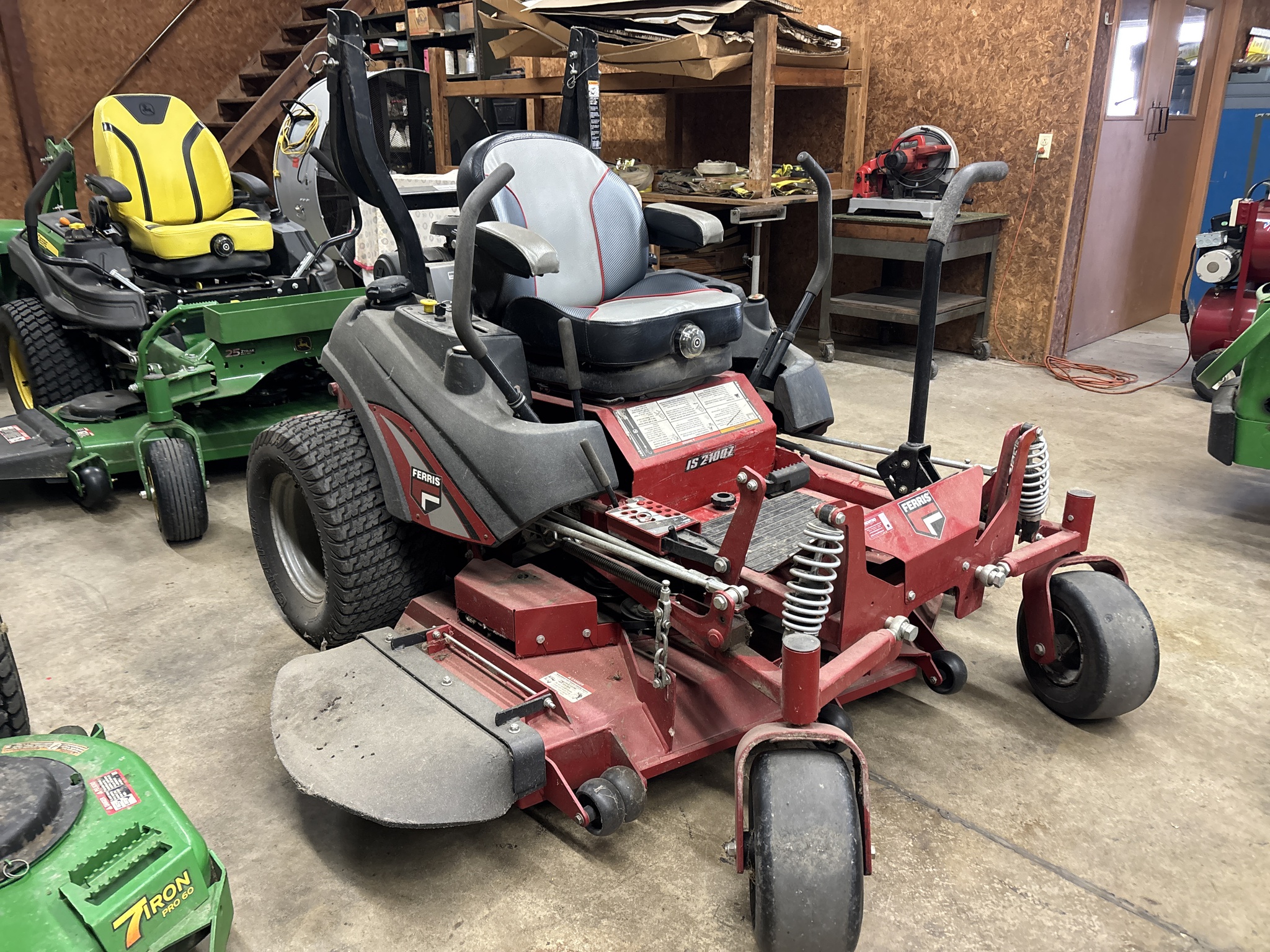 Used 2017 Ferris IS2100Z Zero Turn Mowers at Koenig Equipment in Urbana, OH - PhotoXL0