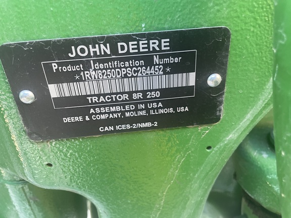 2025 John Deere 8R 250 - Photo27