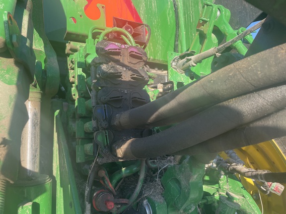 2025 John Deere 8R 250 - Photo15