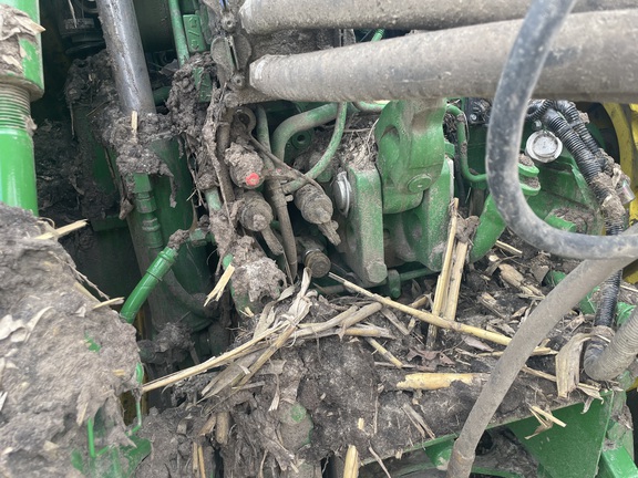 2025 John Deere 8R 250 - Photo32