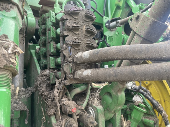 2025 John Deere 8R 250 - Photo33