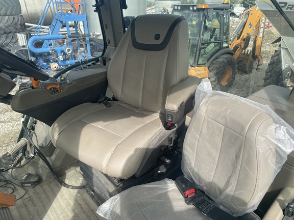 2025 John Deere 8R 250 - Photo5