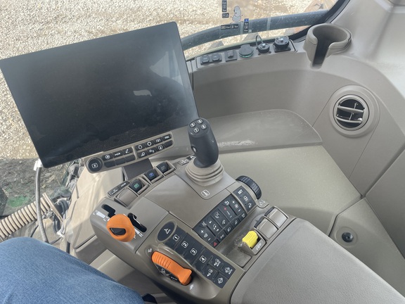 2025 John Deere 8R 250 - Photo6