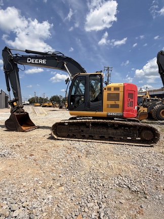 2020 John Deere 245G LC