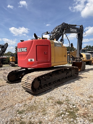 2020 John Deere 245G LC